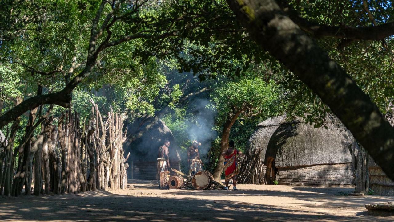 グッダーソン ドゥマズル ロッジ アンド トラディッショナル ビレッジ フルフルウェ エクステリア 写真